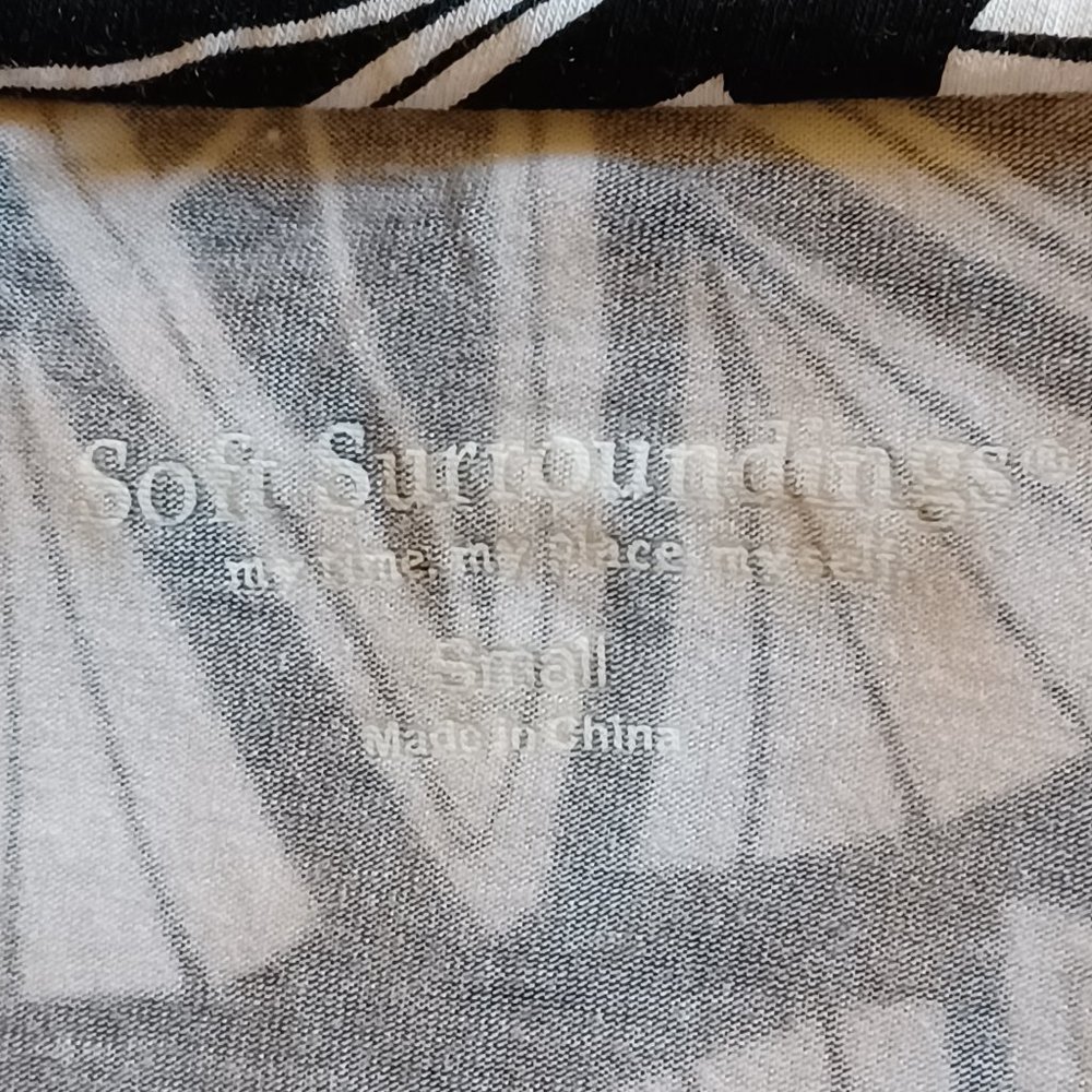 FINAL SALE! EUC Soft Surroundings Wrap/Surplice Black & White Top Size Small - Picture 4 of 6